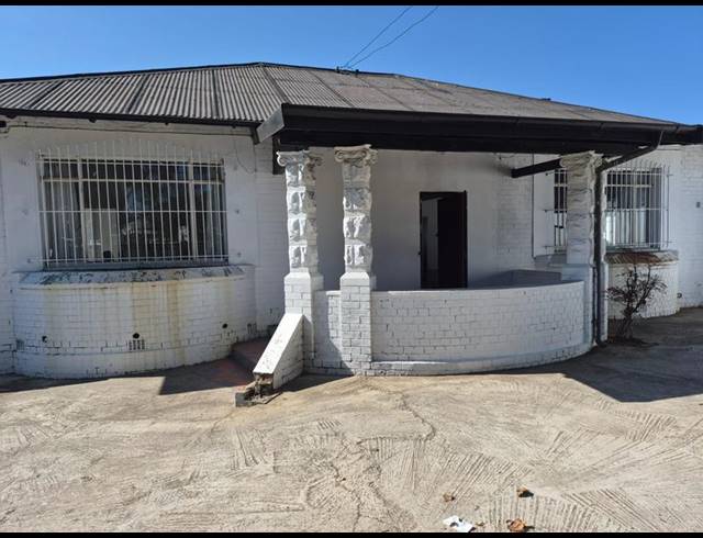 11 BEDROOM HOUSE FOR SALE IN WEBBER